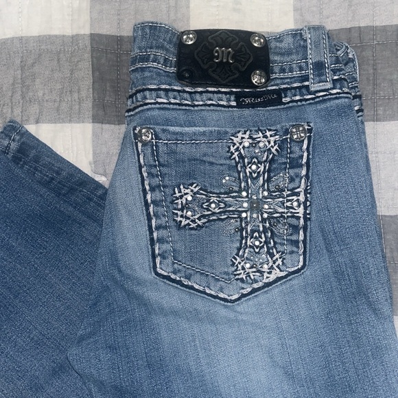 Miss Me Blue Ankle Cropped Jeans with Distressed Details - Picture 3 of 3
